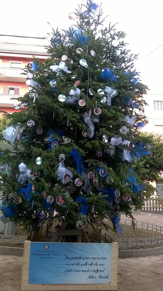 L’albero di Natale del “Leonardo da Vinci” – piazza Dante